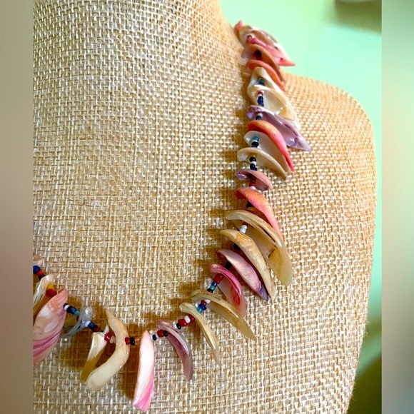Stunning Boho Pink and Tan Shell Necklace - Picture 4 of 6